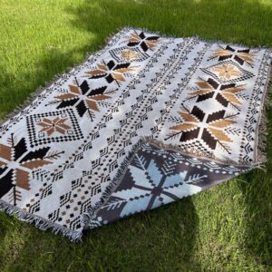 Pledd BOHO strikket tosidig med frynser 130x180 cm KOC15WZ1 Hvit